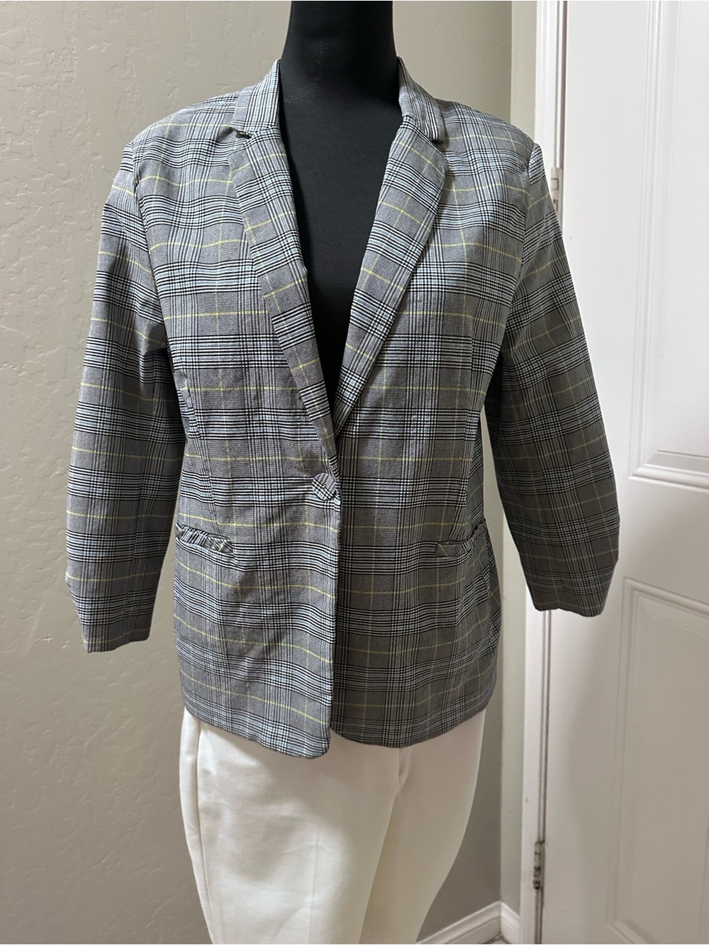Tailored Gray Plaid Blazer with Subtle Yellow Check